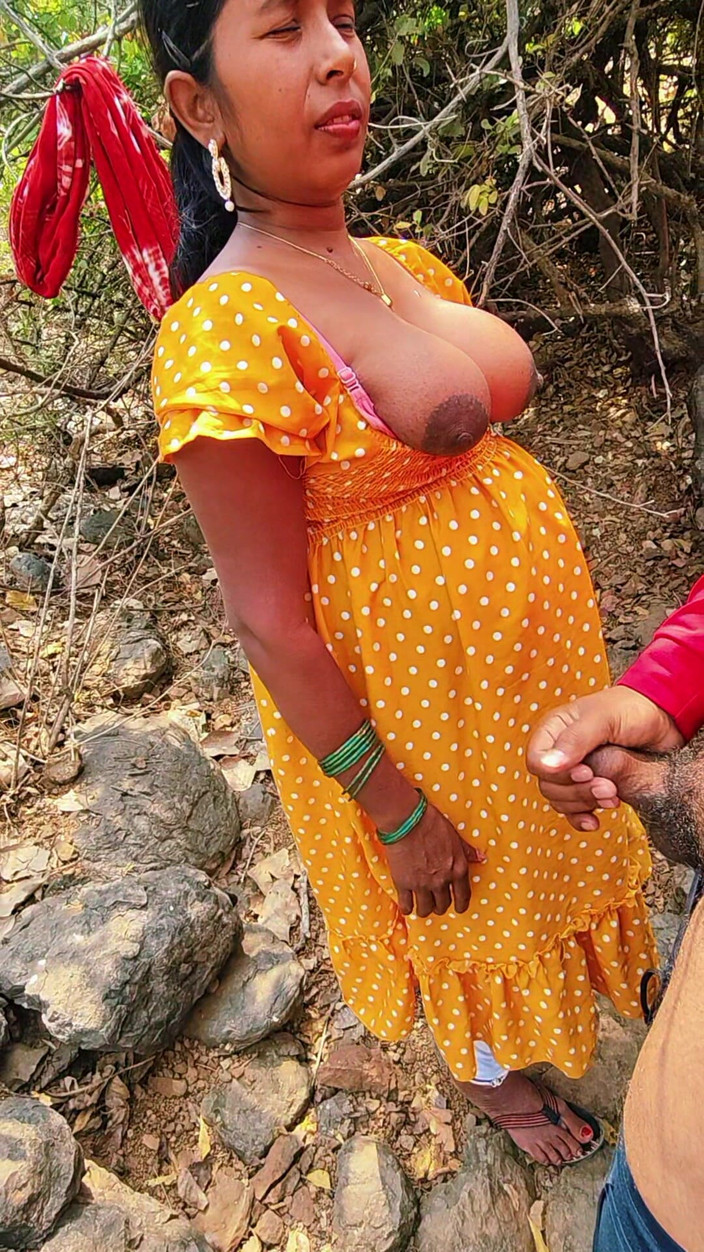 Premi pooja: 숲의 야외 인도 인도녀