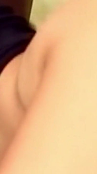 Arrapata miLF nera cavalca un cazzone nero enorme e viene riempita di caldo sperma