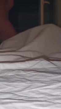 Asmr | JOI - (přátelé na dovolené) Můj přítel stříká do mého pokoje