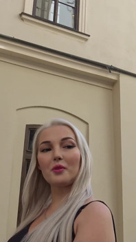 La bellezza bionda Lovita fae con tette piccole e culo rotondo al casting scopa