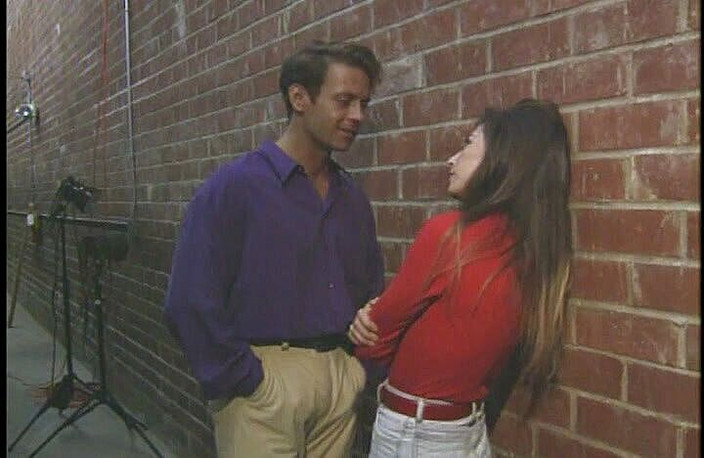 Perfect Porno: O superbă studentă brunetă suge pula și linge coaiele