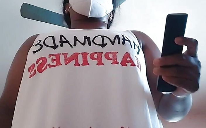Desi World: La sporca bhabhi danza indiana si masturba da sola