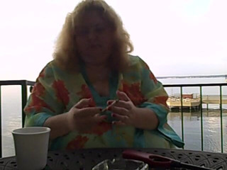 BBW nurse Vicki adventures with friends: BBW wcześnie rano dym i kawa