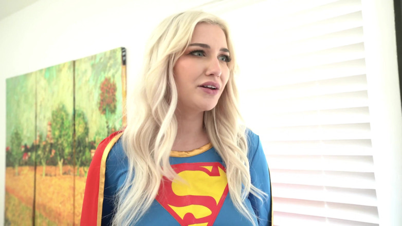 Conor Coxxx: Supergirl : une super-héroïne détruite avec Skye Blue