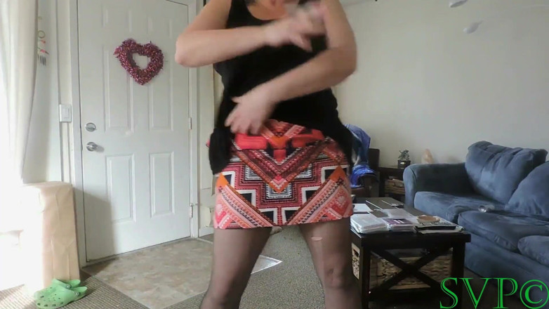 Nasty grannies: Une mamie aux gros seins flasques fait un cam show
