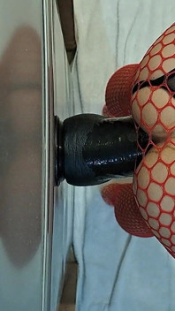 Uma foda profunda e dura com um grande vibrador!