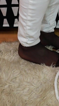 White Sneakers - Seluar jeans putih - pantyhose jari kaki bertetulang hitam