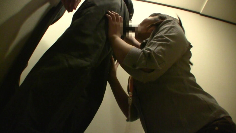 Raptor Inc: Beautiful Shopkeeper in the Fitting Room Extra Service. 2-2