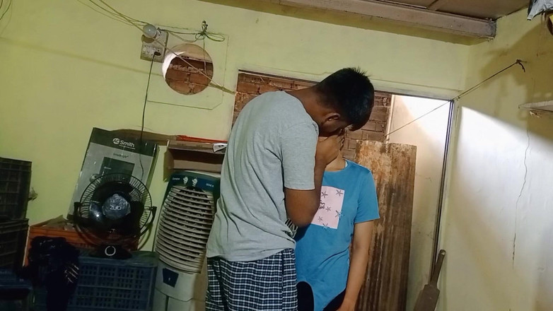 NikiRathod: 狠狠地拍打她的屁股，让她口交