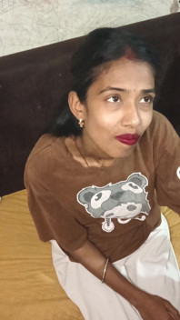Desi bhabhi lutscht den penis und genießt es auch