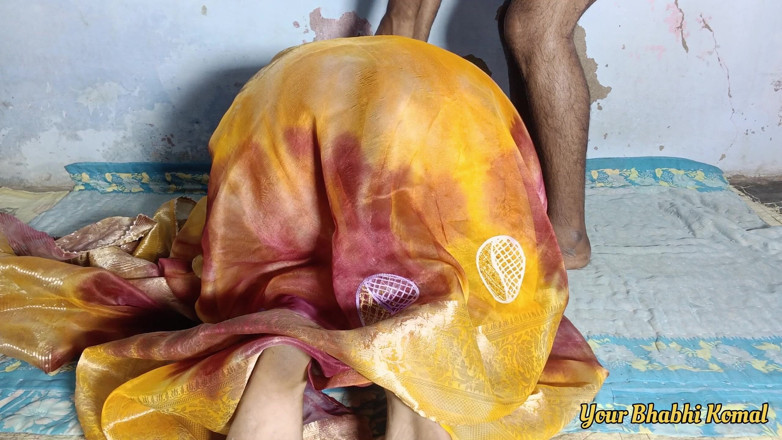 Hot_girl: Komal bersenam, tiba-tiba abang tiri suami datang dan mengurut pantat...