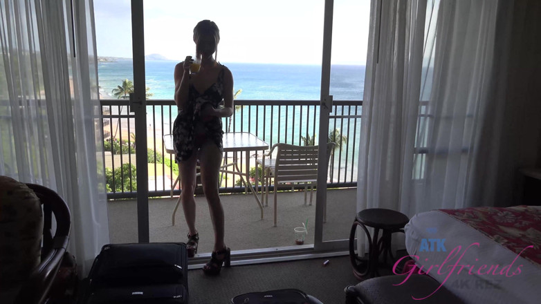 ATK Fans (Girlfriends): Vacanze virtuali hawaii con Anya Olsen 1/11