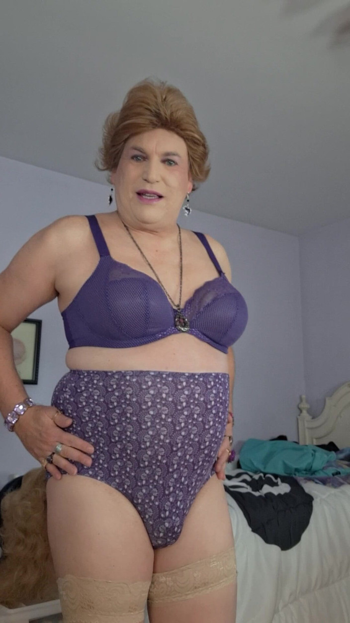 Victoria Lecherri: 柔软丰满的舒适奶奶vicki