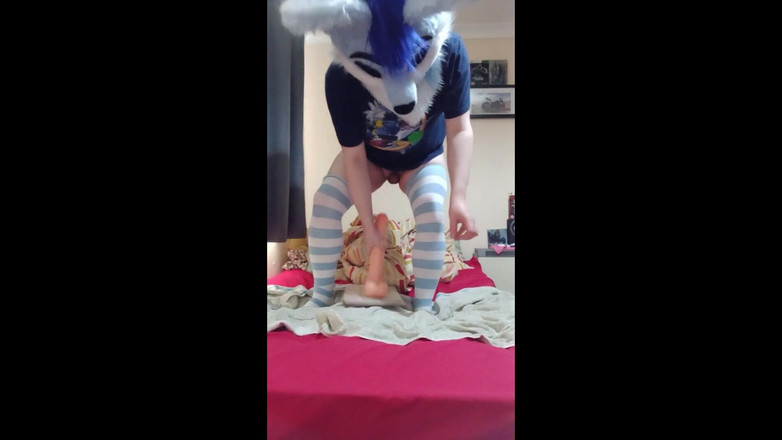 BlueHuskyuwu: Cachonda peluda juega con su gran juguete