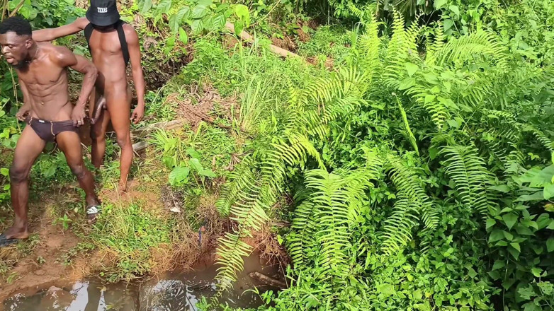 Dickass3x: Eboni berlari untuk hidupnya selepas kongkek hutan yang keras tanpa...