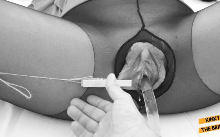 Kinky N the Brain: 내 팬티 스타킹을 입은 작은 구멍은 네가 필요로 하는 전부야