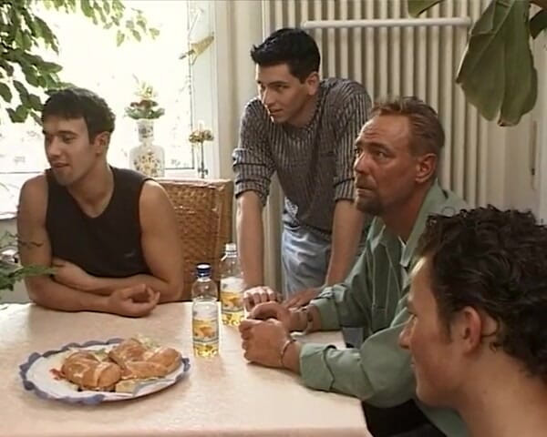 BB Video - Old School: Німецька аматорська тінка у груповусі з гарячою брюнеткою