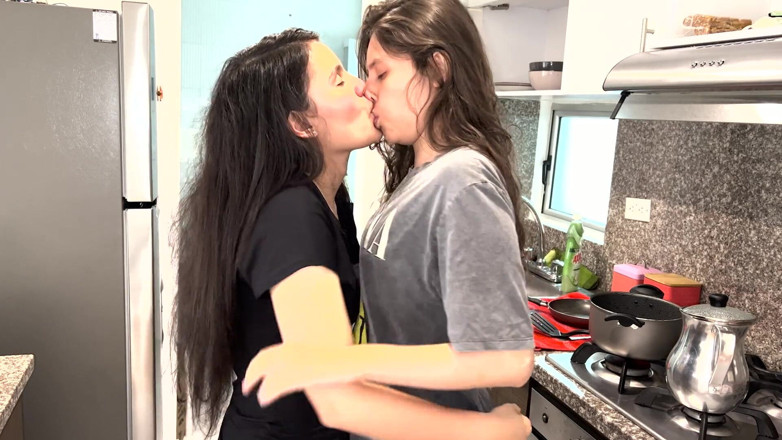 scarlettandc: 隣人の膣を感じるのが大好きです