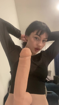 Na Byt Nejsou Peníze, Takže Platí Kouřením a análem