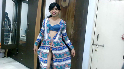 Cute & Nude Crossdresser: Słodka maminsynek crossdresser femboy Sweet Lollipop w stroju plażowym.