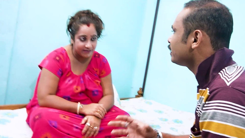 Xtramood: Seksi üvey kız kardeş kocasından memnun değil ve üvey erkek kardeşi kendini...