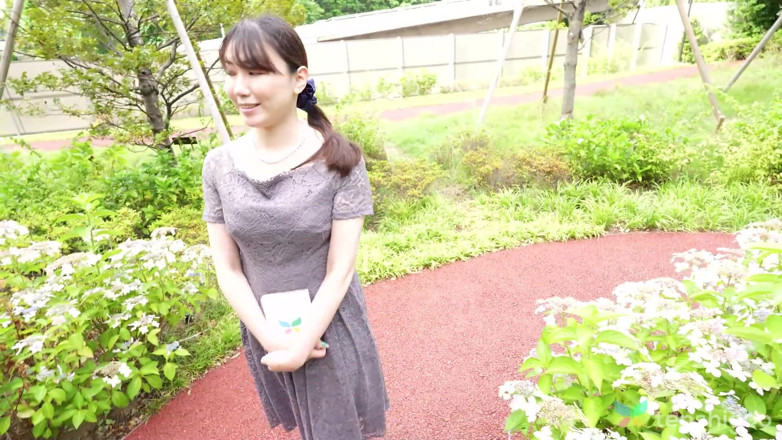 Tenshigao: Japonesa dona de casa Tomoko tem peitos enormes
