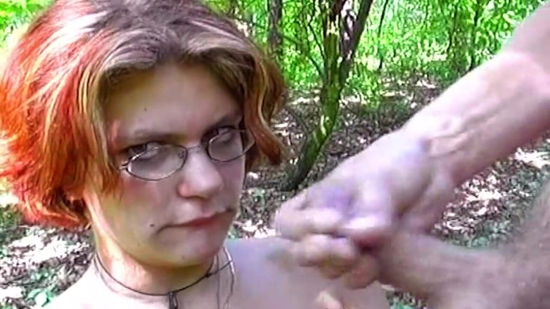 My German Amateurs: Zralá zrzka MILF bere sperma na obličej venku