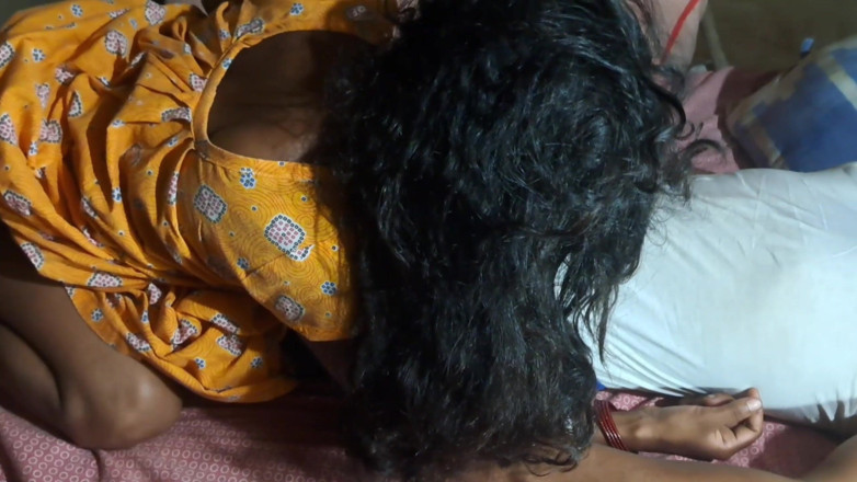 Trilokinath: Soniya bhabhi memek besar bercinta setelah hadiah ulang tahun pernikahan