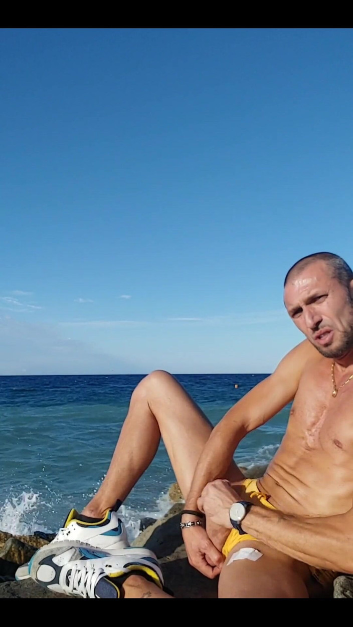 Boy jerking off: Plajda