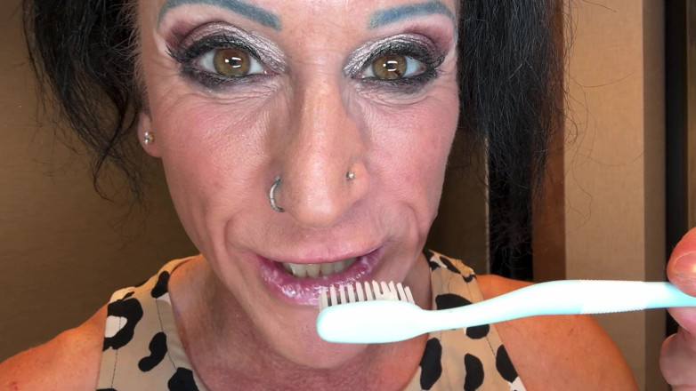 Kandylegsxxx: Tanrıça Kandys yaramaz oral rutin