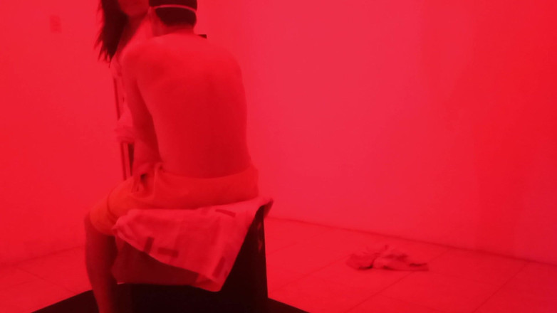 Martin13: Pertunjukan yang basah!! Aku menyewa ibu tiriku untuk menari seksi...