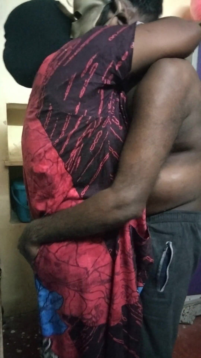 Tamil lesbian: Tante seksi india lagi asik sama abang tirinya sendiri