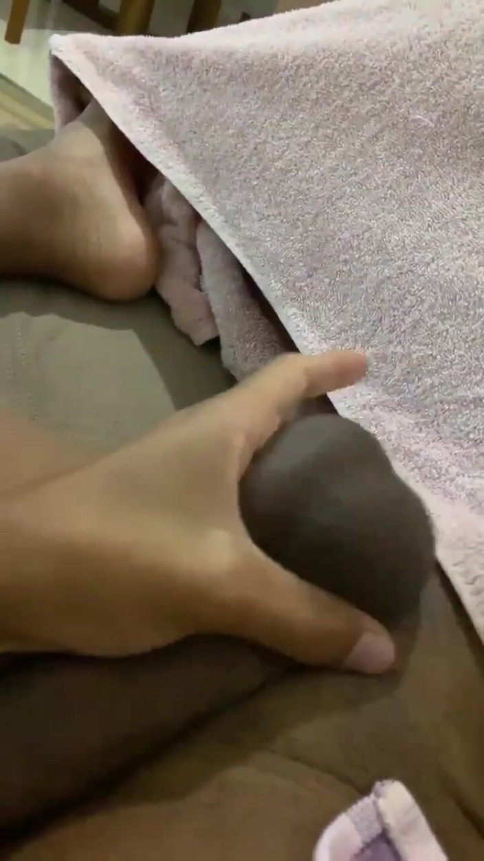 Vida Noite: Amatoare studentă se masturbează în timp ce primește tratamentul cu bile