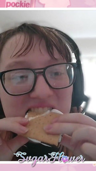 Comendo alguns Gooey Smores! Asmr Chewing