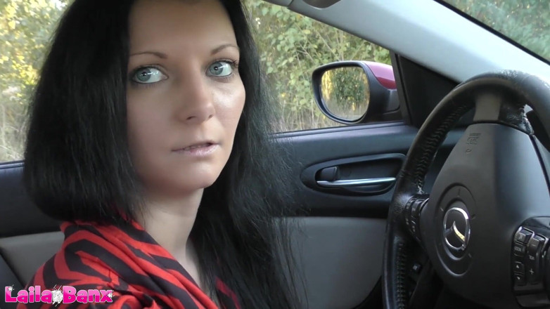 Laila Banx: Frivolous zkušební jízda končí kundičkou naplněnou mrdkou!!