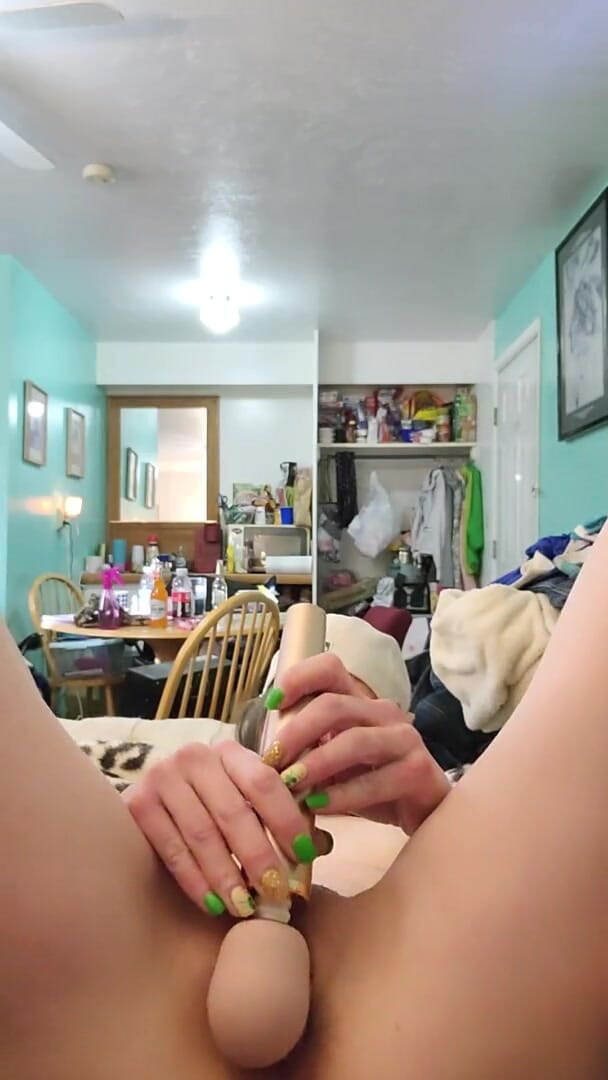 Xxxcountrygirl69: Una miLF arrapata non vede l'ora di sborrare dappertutto