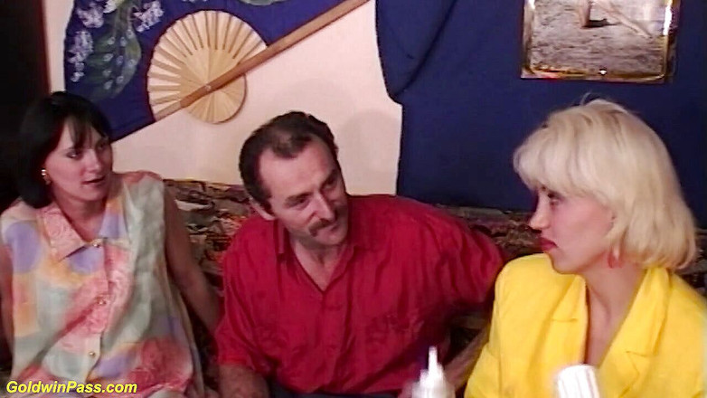 Goldwin pass: Blonde babe gets fisted and strapon fucked by a pregnant...