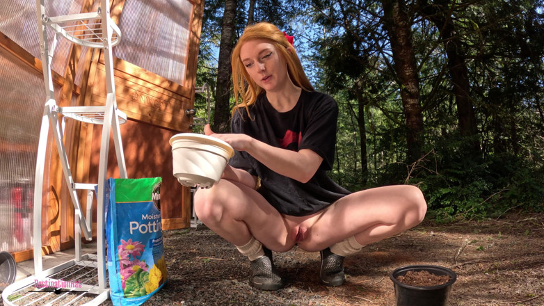 Destination Kat: Čůrání v hrnci