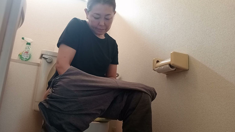 Mayumi Kanzaki: Cámara Del Baño