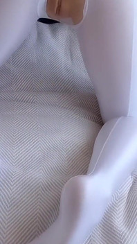 섹시한 팬티 스타킹을 신고 보지에 사정하는 풋잡