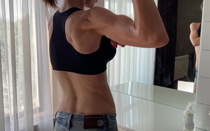 Mistress Mary: De bästa bicepsna och den starka ryggen