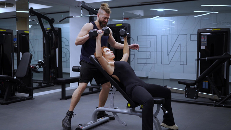 Clemence Audiard: Рыжая жена растягивается извращенной часть для членства в спортзале