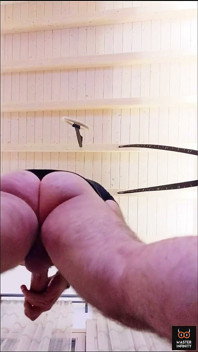 Sotto i miei piedi, sotto il mio culo