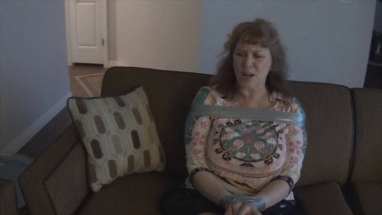 Tropical Lust: Kendra Lynn &amp; mẹ kế của cô ấy lezdom