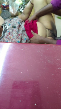 Pemilik rumah mengongkek makcik tiri Tamil