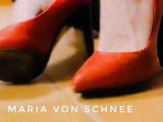 Maria Von Schnee: कामोत्तेजक लाल जूते