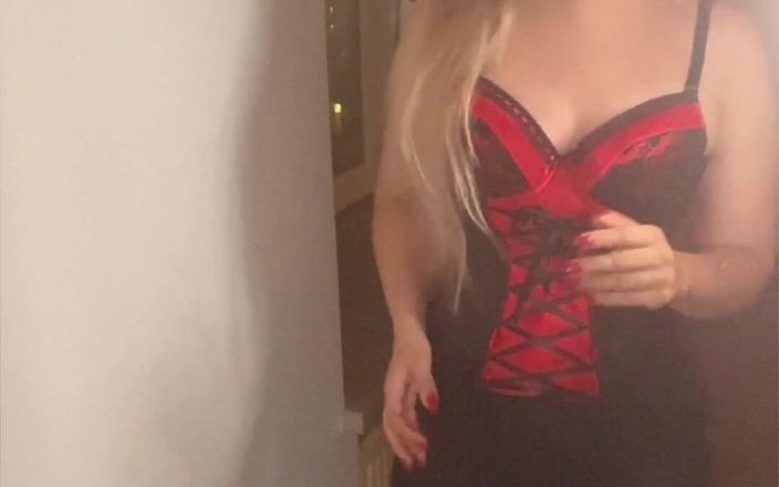 FinDom Goaldigger: Transformace na zpěvačku celebrit