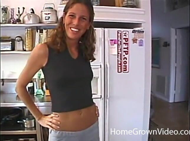 Homegrown Solo Babe: Джеймі вперше мастурбує на камеру
