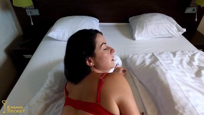 Emma Secret: Wtf！外国性爱和我的丈夫可以听到一切！