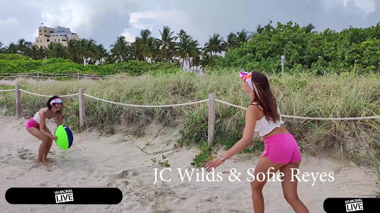 Immoral Live: Futebol jogando praia babes w little bush jc wilds &amp;sofie reyez...